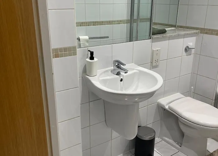 Stylish 2bedroom Flat - Centre - Near Station