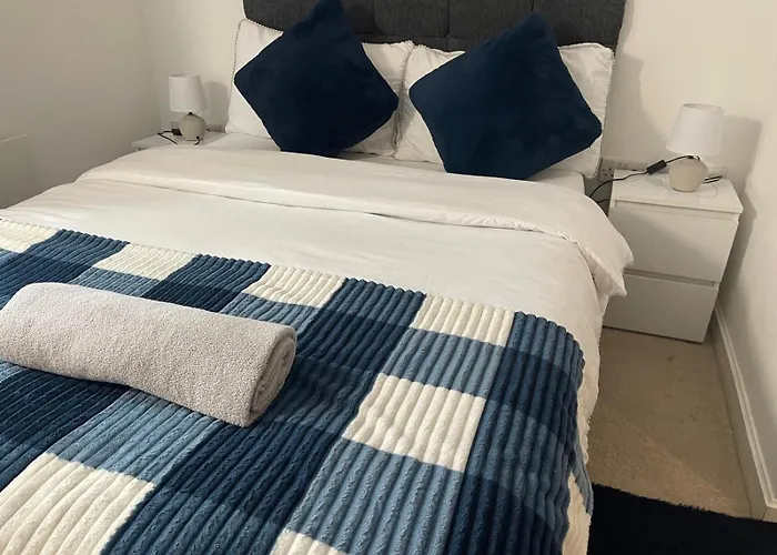 Stylish 2bedroom Flat - Centre - Near Station