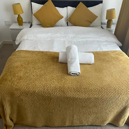 Stylish 2bedroom Flat - Centre - Near Station Apartment