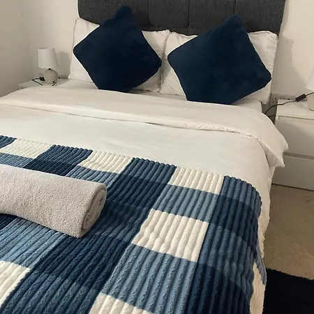 Stylish 2bedroom Flat - Centre - Near Station