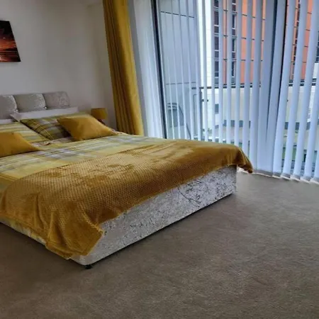 Stylish 2bedroom Flat - Centre - Near Station Apartment